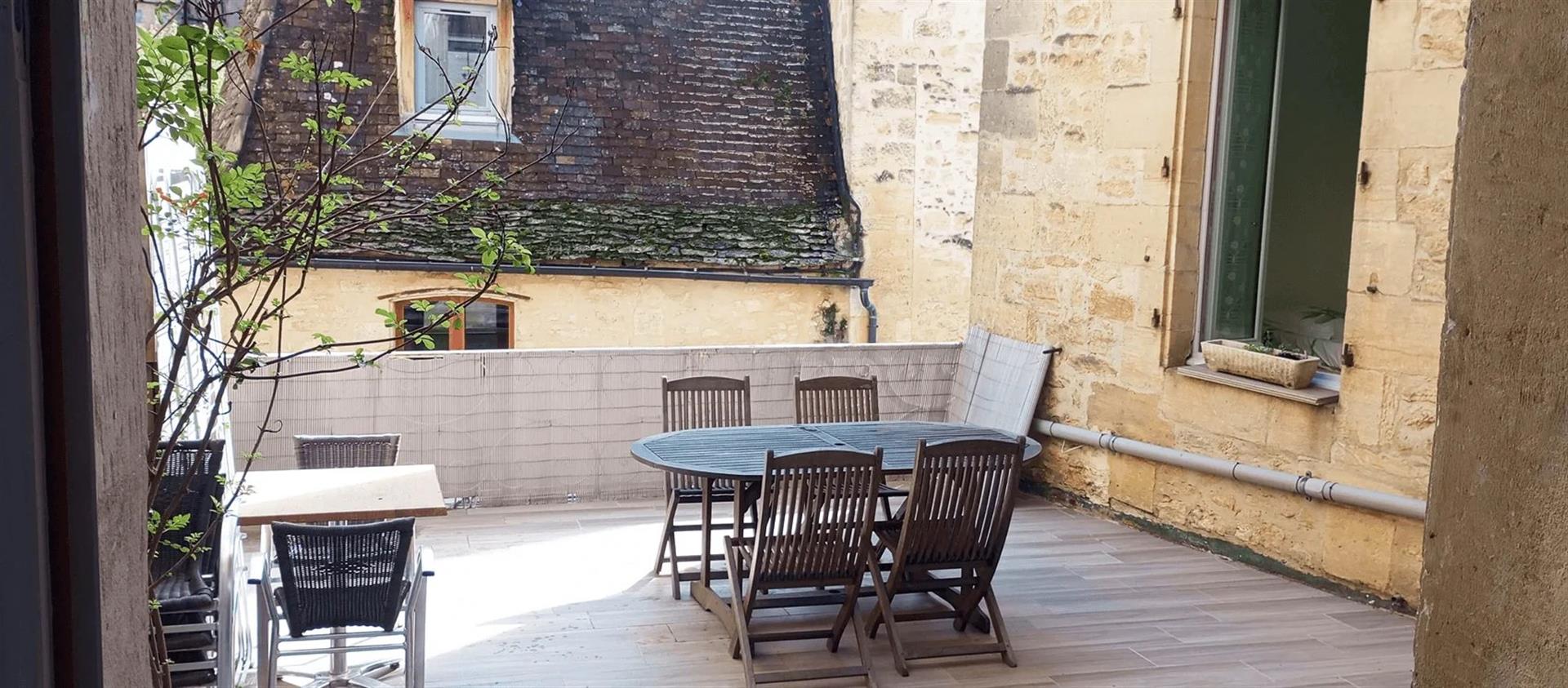 Apartment in the centre of Sarlat, balcony and terrace 
