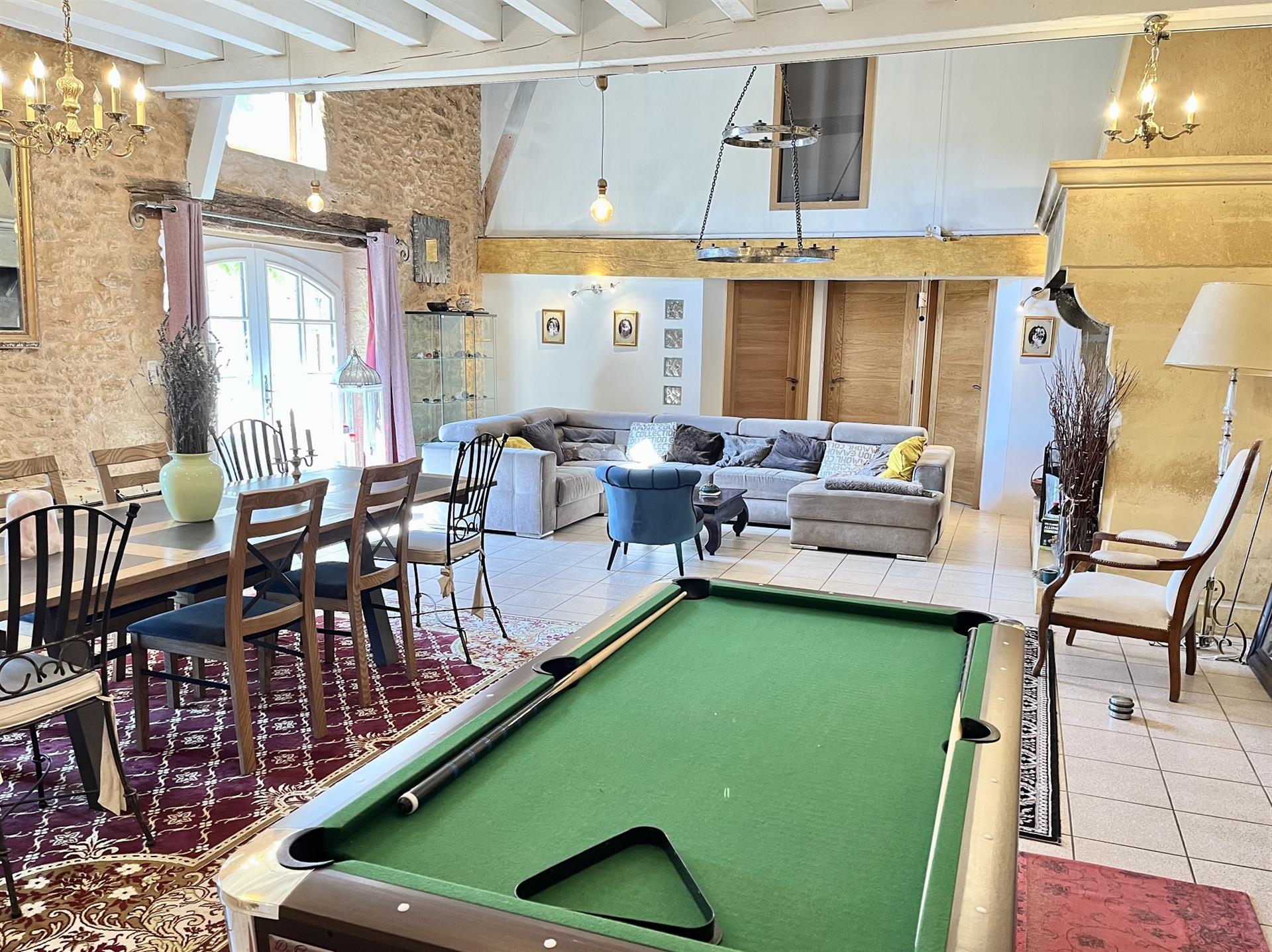 Character property, two gîtes, land of 11206m², Sarlat