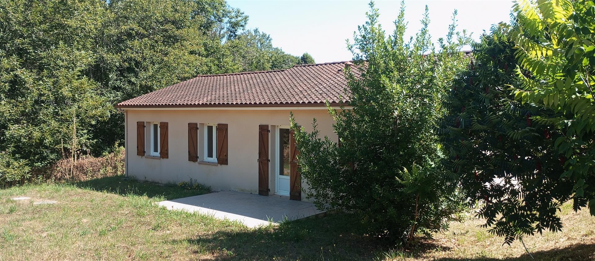 Single storey house, 3 bedrooms, 1500m² of enclosed land