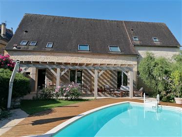 Charming property, gite, swimming pool and land, 20 minutes from Sarlat 