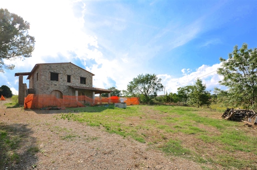 בית כפרי / חצר של 255 מ"ר בקסטיליונה דל לאגו