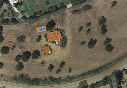 Wiejski/Gospodarstwo rolne/Dziedziniec o powierzchni 235 m2 w Chiusi