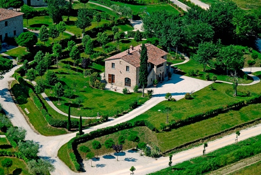 Rustico/Bauernhaus/Hof von 500 m2 in Cortona
