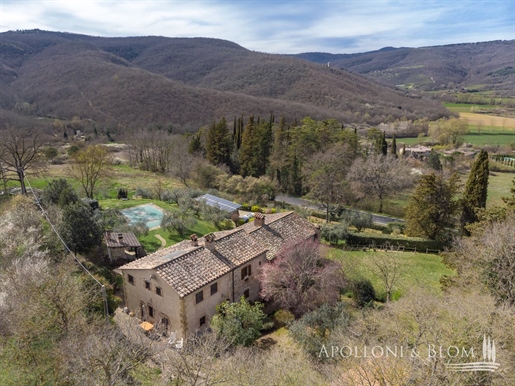 Landhaus von 390 m2 in Passignano sul Trasimeno