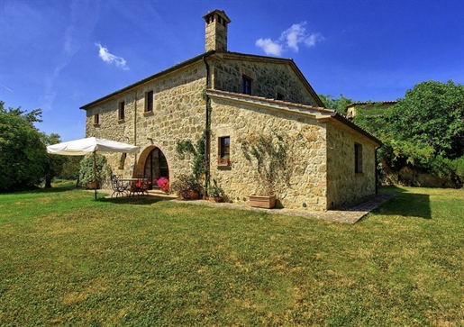 Maison de campagne / ferme / cour de 450 m2 à Sarteano