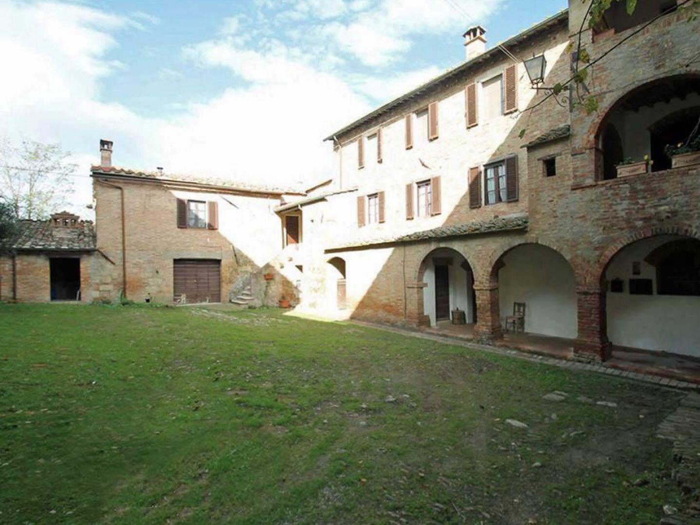 Purchase: Luxury property (53100)