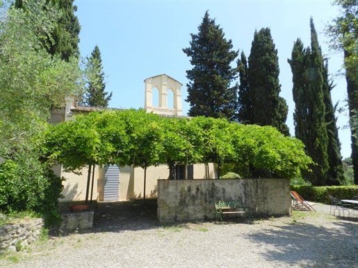 Chalet o casa de campo de 487 m2 en Siena