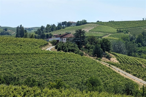 Ferme de 420 m2 à Nizza Monferrato