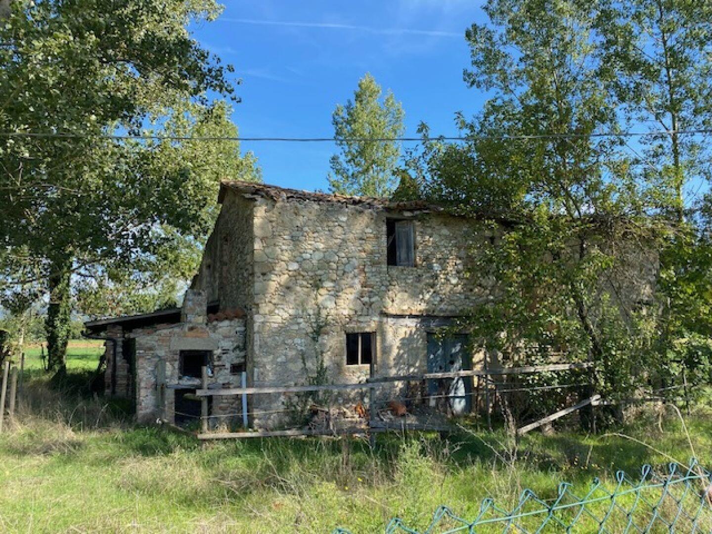 All'ombra del pioppo, rudere a Massa Martana, Perugia