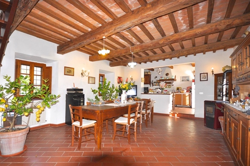 Rural/Ferme/Cour de 220 m2 à Cortona