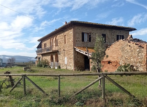 Rustico/Casale/Corte di 998 m2 a Montalcino