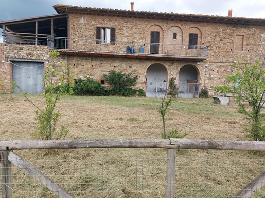 Rural/Ferme/Cour de 998 m2 à Montalcino