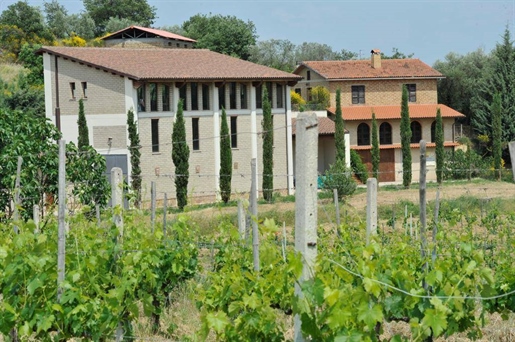 Azienda Agricola di 932 m2 a Montepulciano