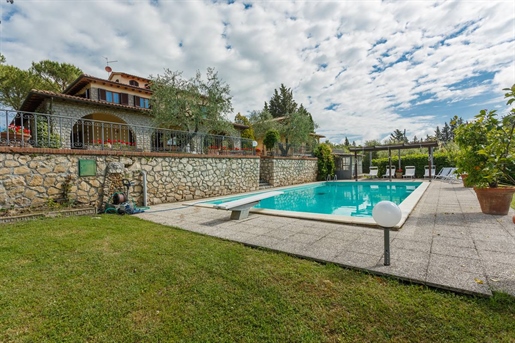 Villa oder Cottage von 384 m2 in Cetona