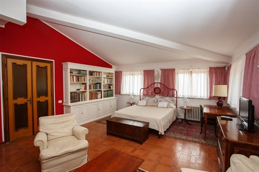 Villa oder Cottage von 384 m2 in Cetona