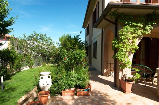 Villa of huisje van 200 m2 in Castiglione del Lago