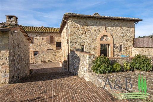 Ländliches/Bauernhaus/Innenhof von 906 m2 in Castelnuovo Berardenga