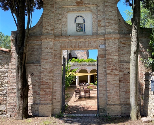 Rustico/Casale/Corte di 1145 m2 a Corciano