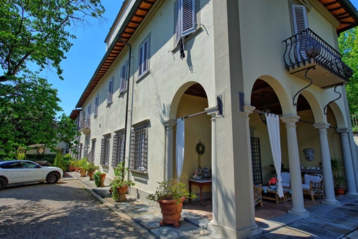 Villa o villino di 785 m2 a Firenze