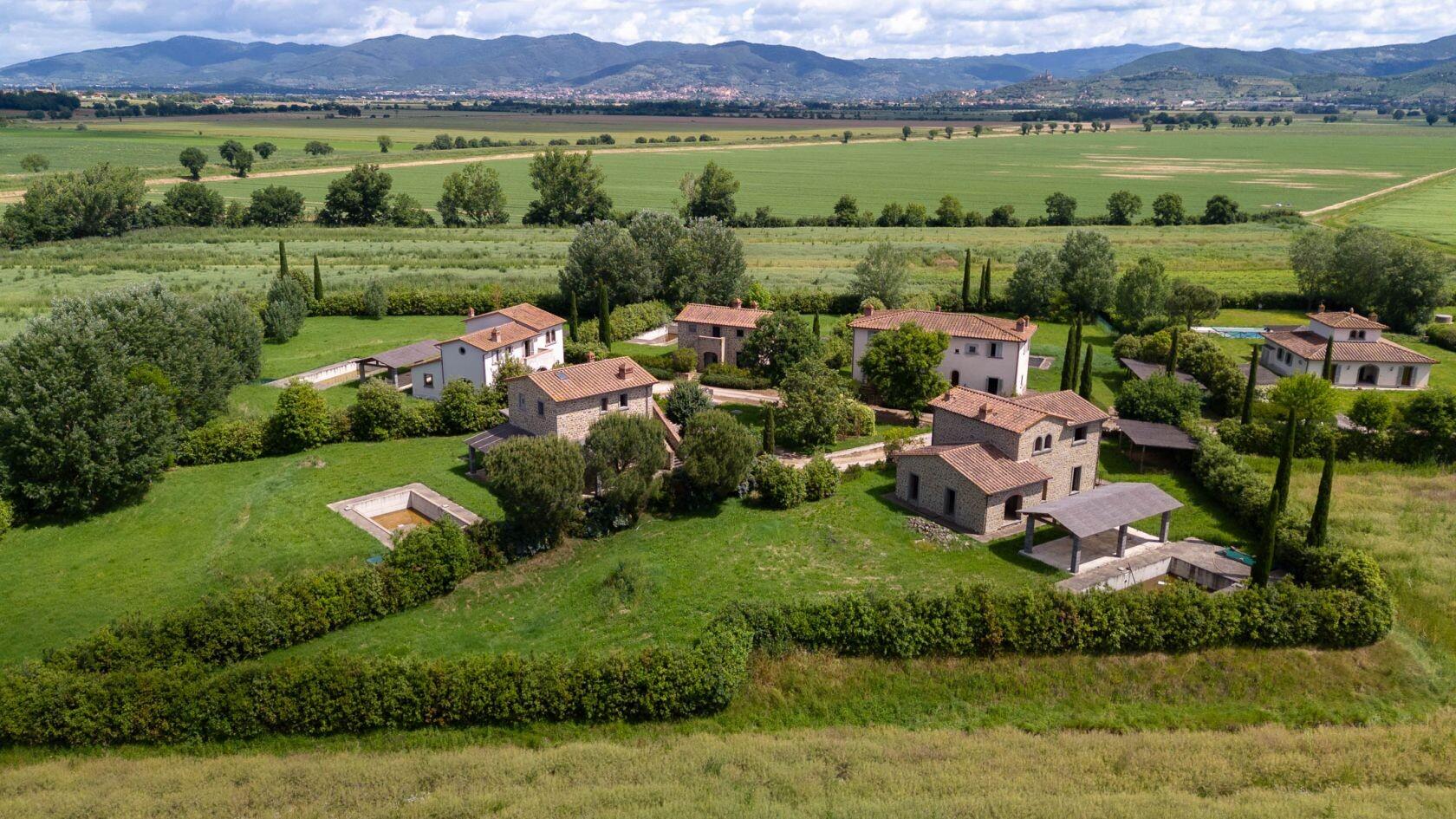 Casale La Fornace to be completed, Cortona, Arezzo - Tuscany