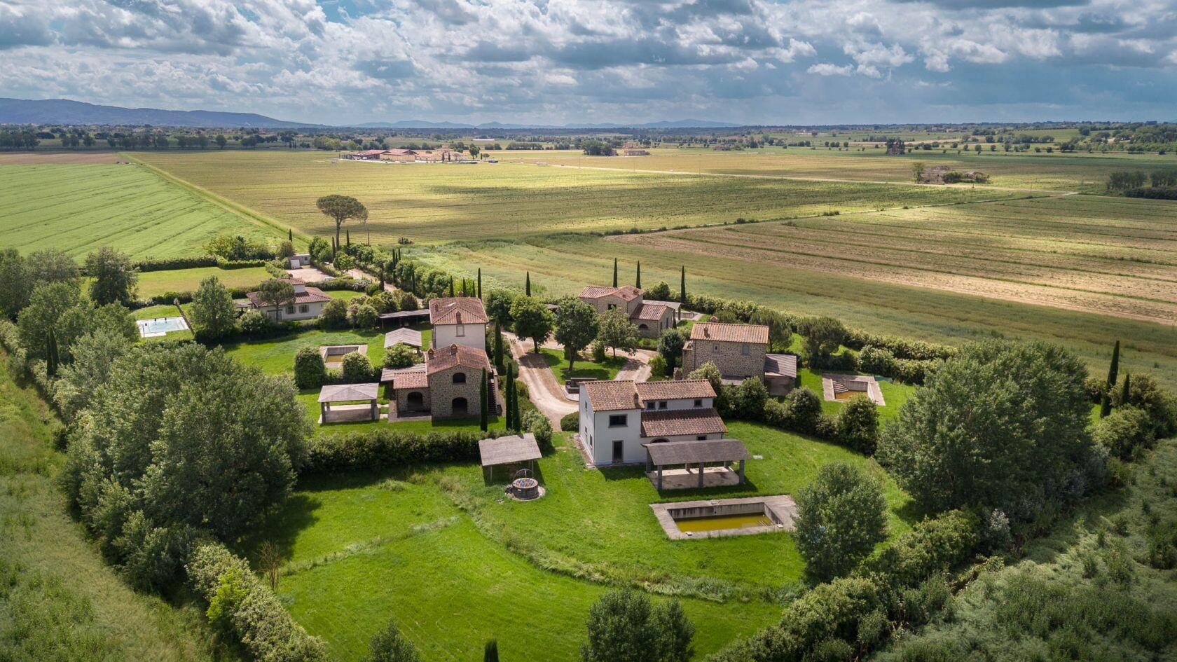 Casale La Fornace to be completed, Cortona, Arezzo - Tuscany