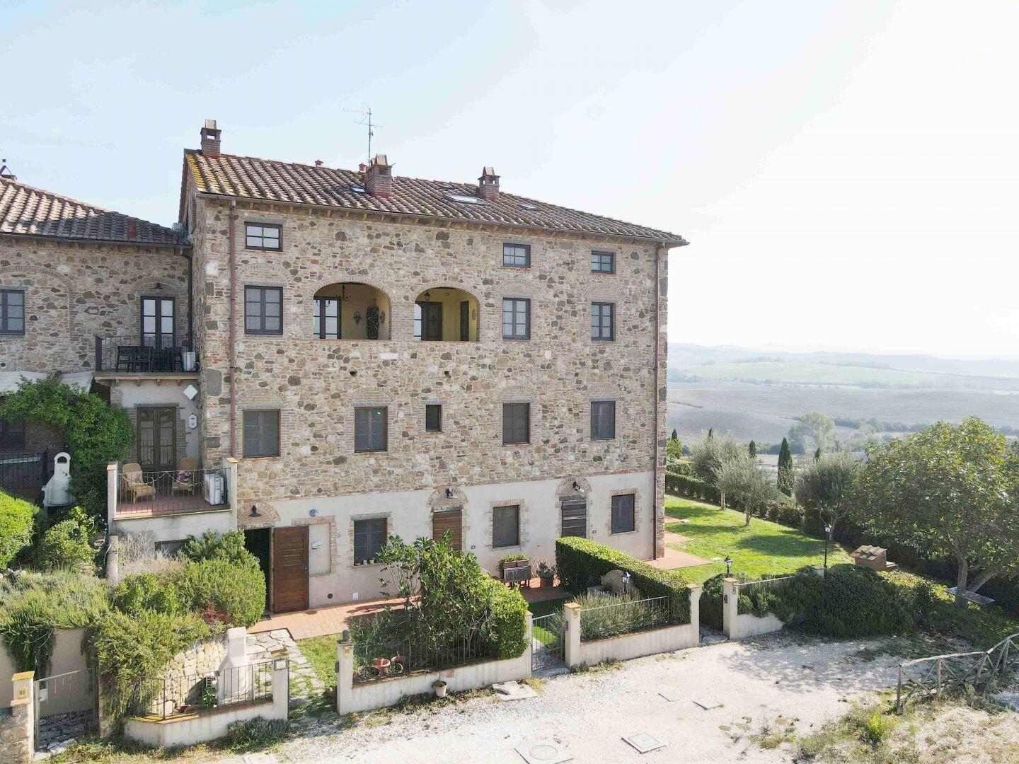 Semi-detached apartment in medieval village with swimming pool, Volterra, Pisa - Tuscany