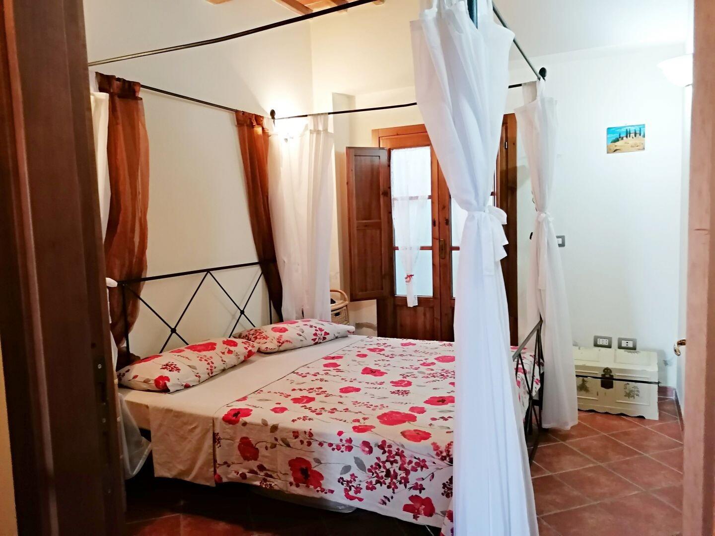 Semi-detached apartment in medieval village with swimming pool, Volterra, Pisa - Tuscany