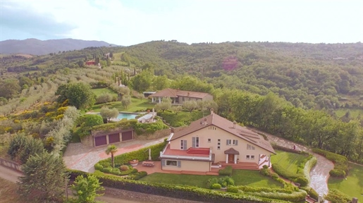 Villa oder Ferienhaus von 640 m2 in Arezzo