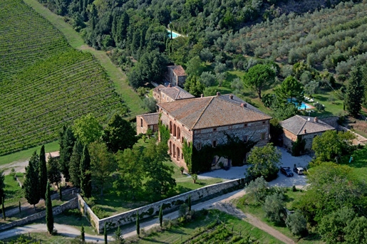 Land/bondegård/domstol på 2110 m2 i Rapolano Terme