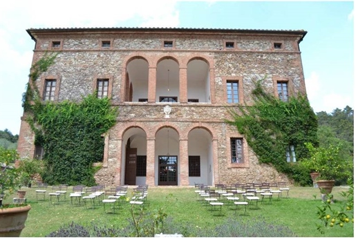 Maison de campagne / Cour de 2110 m2 à Rapolano Terme