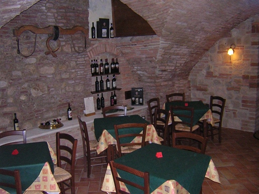 Commercial Property 100 m2 in Montepulciano