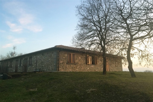 Maison de campagne/ferme de 310 m2 à Passignano sul Trasimeno