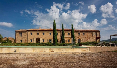 Rustico/Casale/Corte di 1250 m2 a Volterra