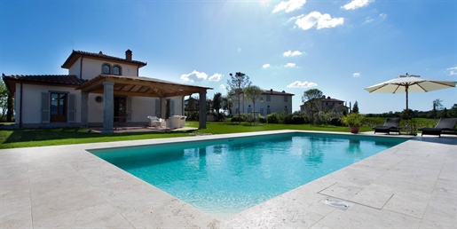 Villa ou cottage de 246 m2 à Cortona