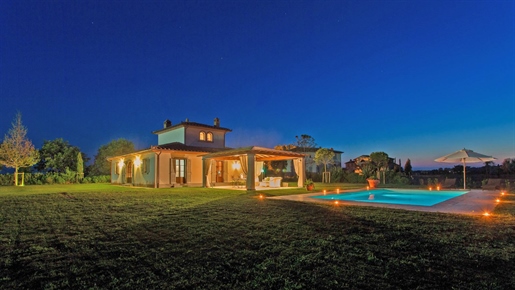 Villa ou cottage de 246 m2 à Cortona