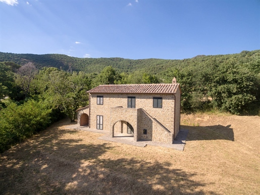 Rustico/Casale/Corte di 220 m2 a Cortona