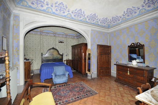 Apartment 554 m2 in Volterra