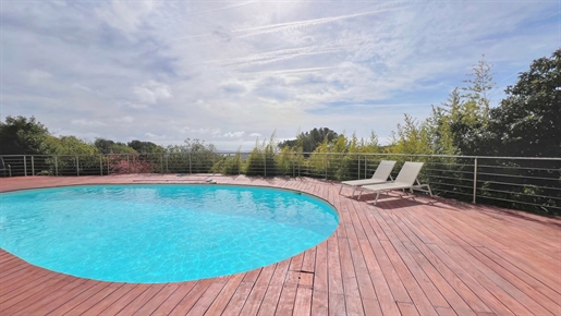 Villa vue mer panoramique avec une piscine