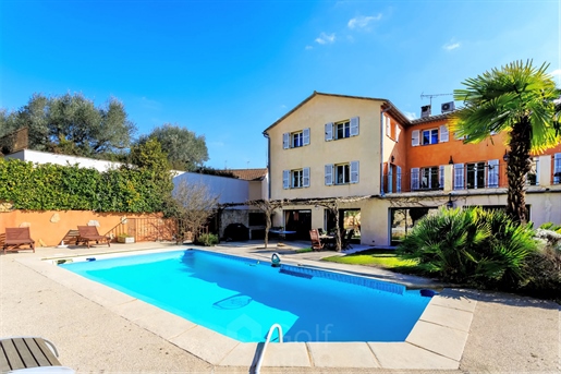 Valbonne village - 830 sqm house with garden and swimming pool