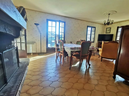 Lauris - 4-room house with pool and garage