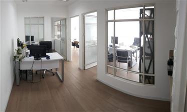 Incroyable bureau à vendre, haut de gamme, 69 m², à Bnei Brak