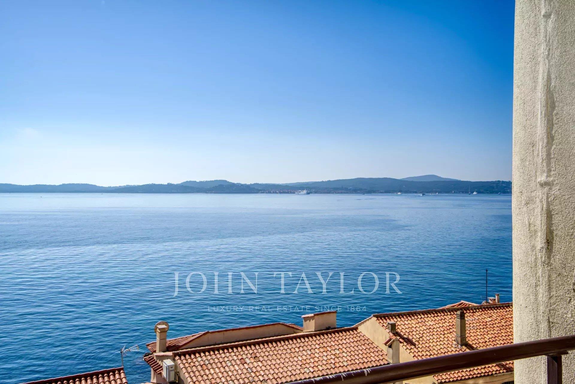 Vista panorâmica sobre o mar