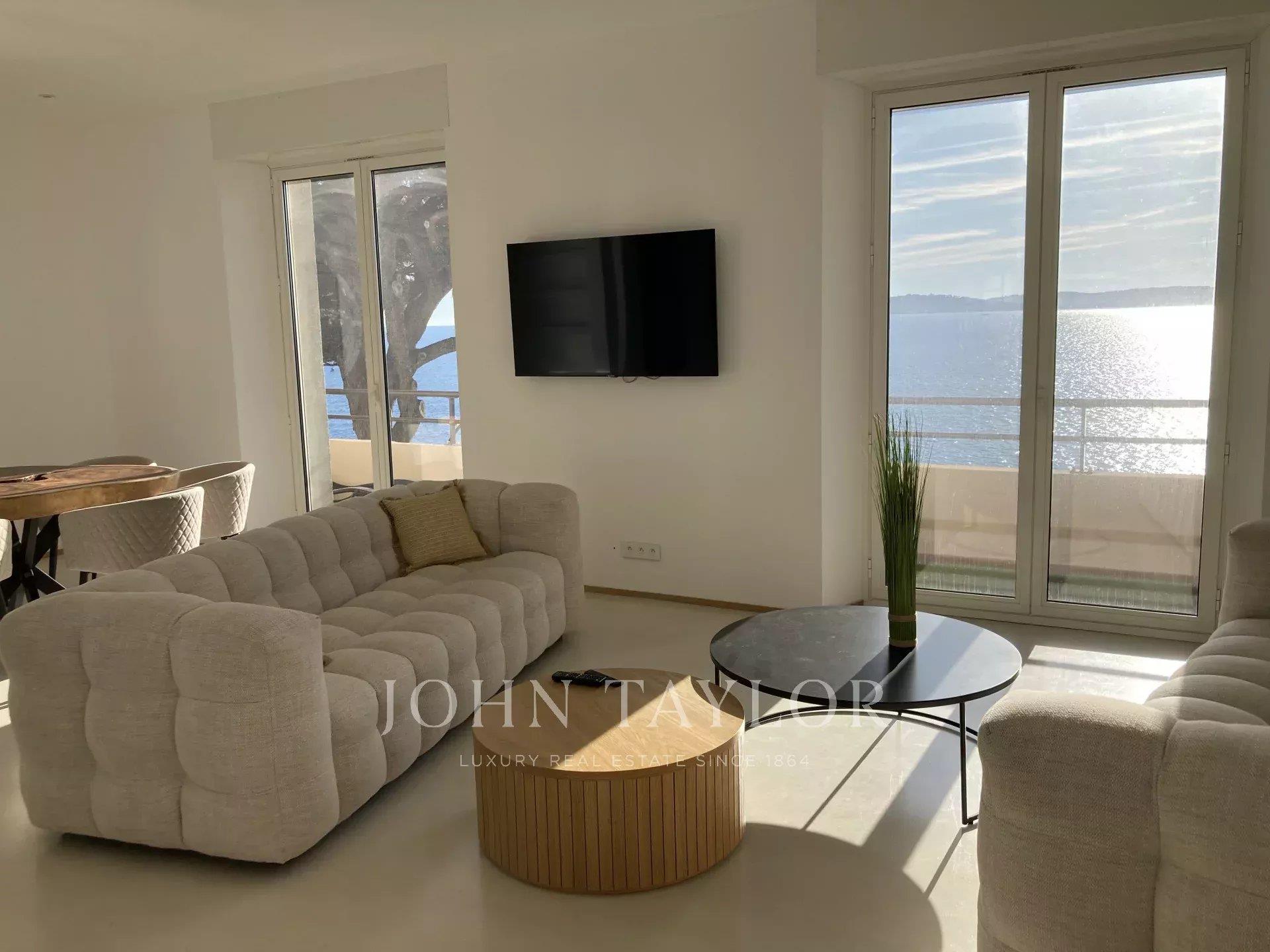 Vista panorâmica sobre o mar