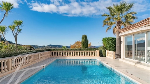 Sole agent - Provençal-style property in a gated domain