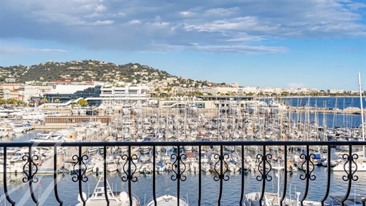 Cannes Magnifique vue vieux port 4 pièces dernier étage