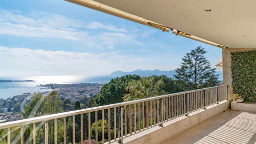 Cannes Californie Vue mer panoramique Bel appartement en étage élevé