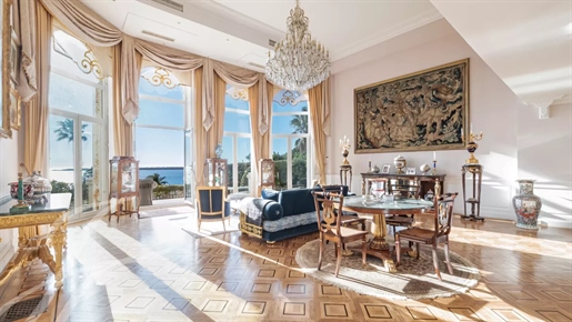 Exceptional Bourgeois style flat with garden and private pool