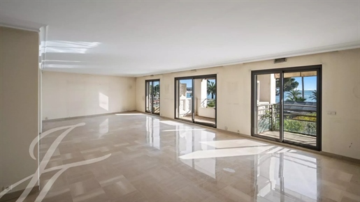 Croisette centraal Prestigieuze residentie, ruim appartement 150 m² met uitzicht op zee