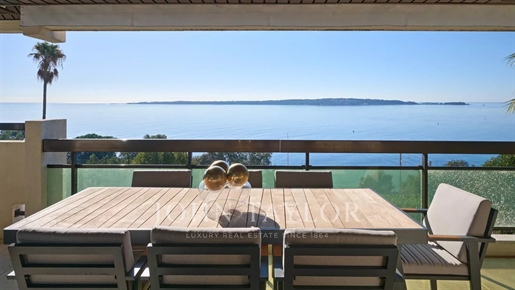 Bonito apartamento de canto com vista panorâmica para o mar