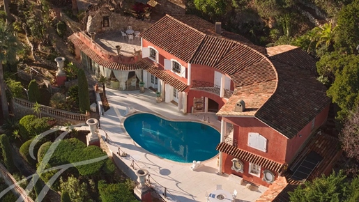 Sole agent Provencal villa in an exceptional location